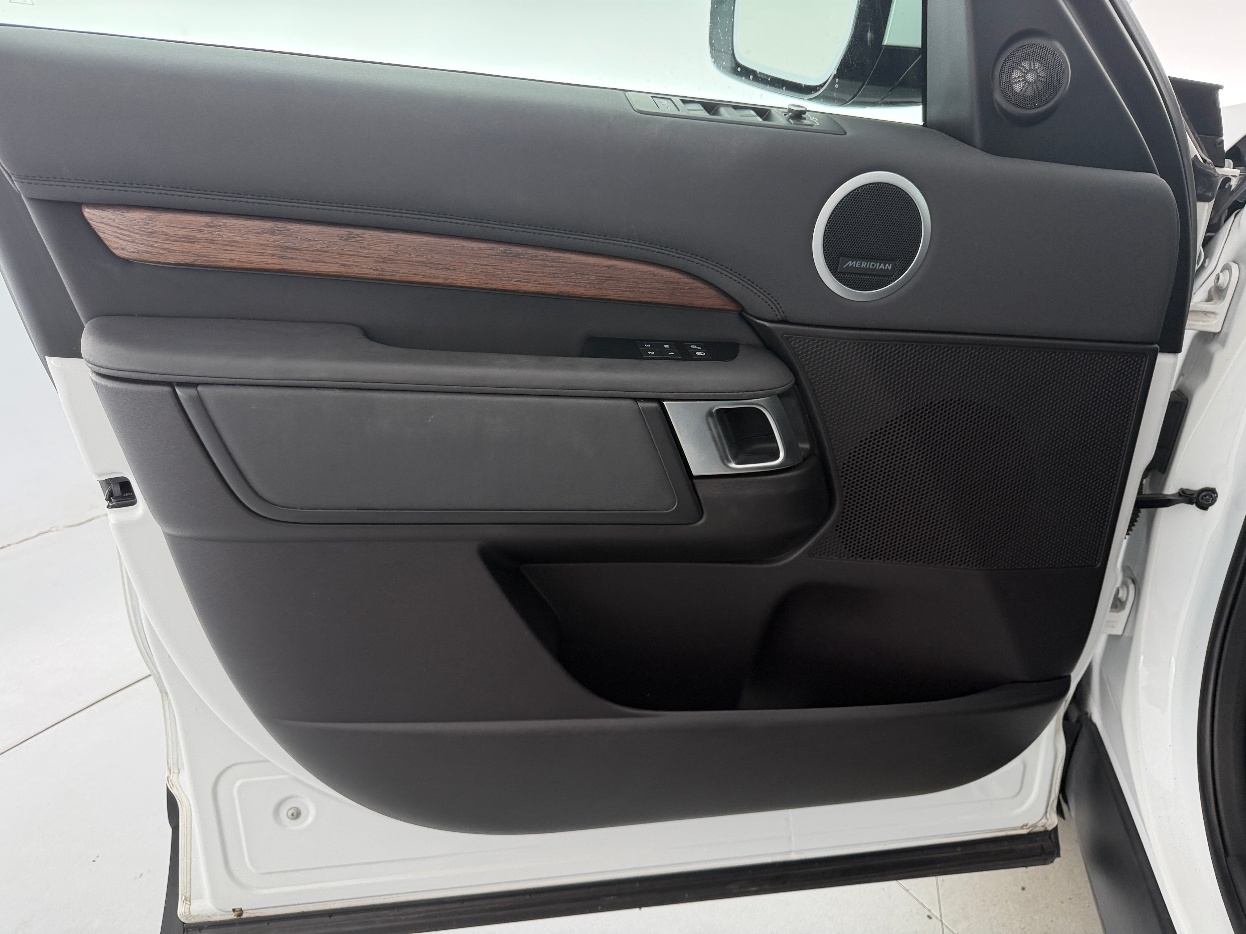 land rover discovery 2017 SALRRBBK3HA036867 image land rover discovery 2017 SALRRBBK3HA036867 image